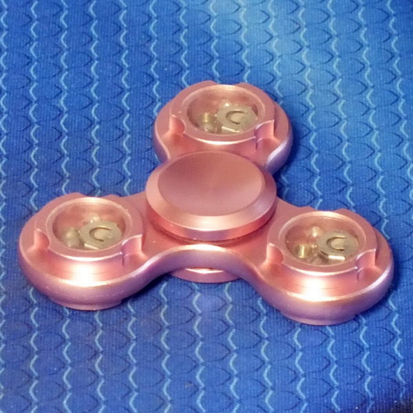 Спиннер металлический LED Clover со светодиодами, розового цветаСпиннер металлический LED Clover со светодиодами, розовый